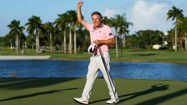 Bernhard Langer waves to the crowd.