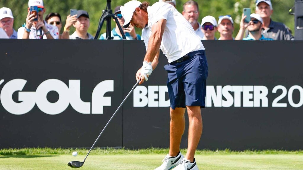 brooks koepka swings