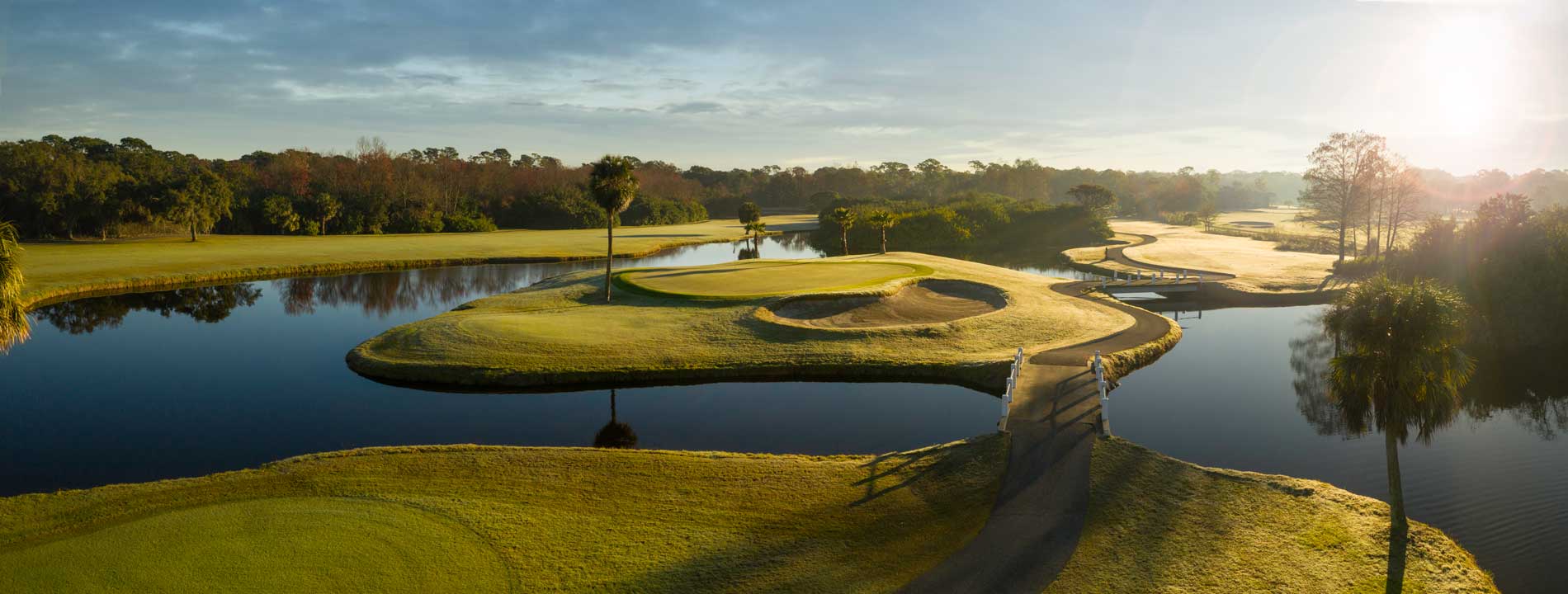 Just minutes from Tampa Bay International and right off bustling U.S. 41., Innisbrook's Copperhead Course hosts the PGA Tour’s Valspar Championship and is a perennial favorite of Tour players.