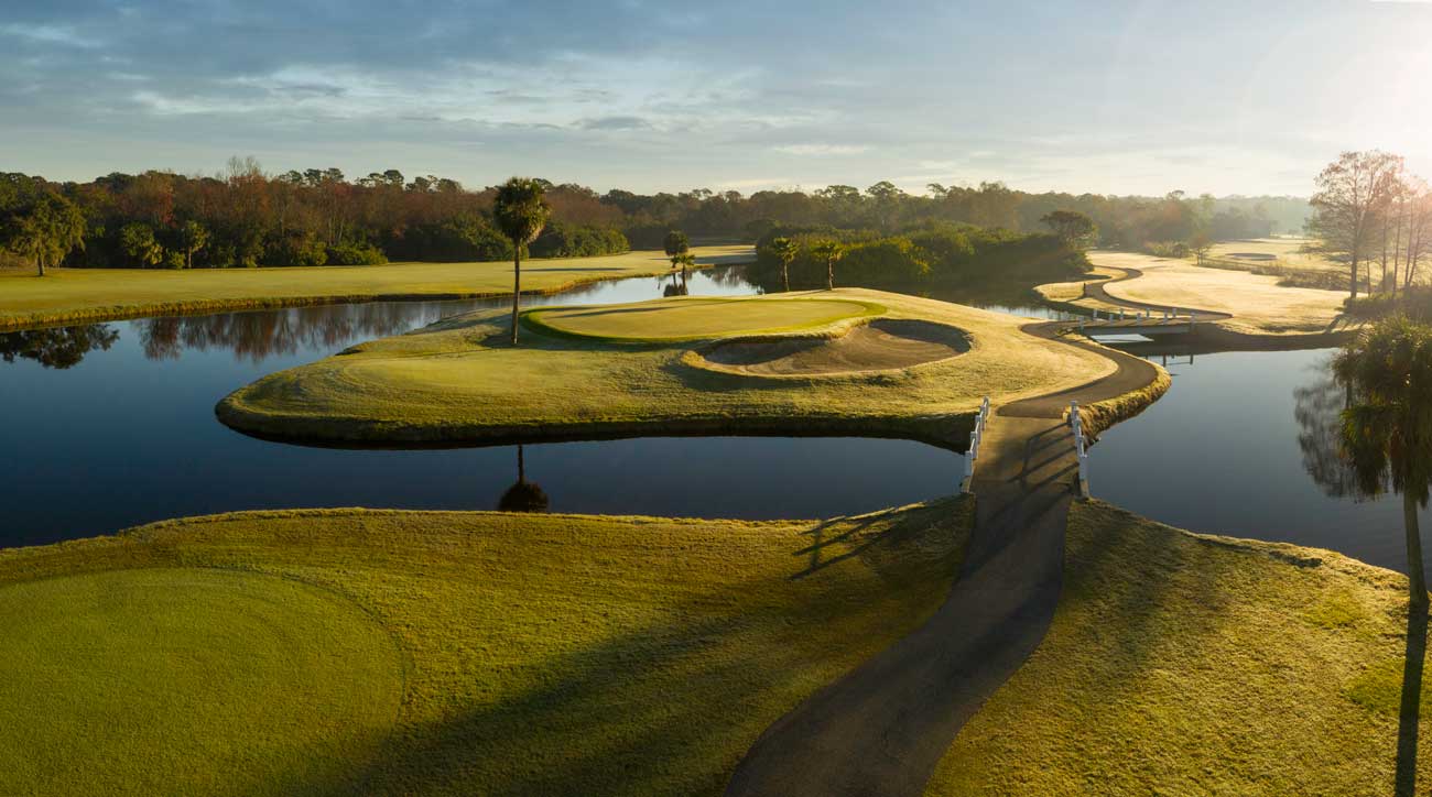 Just minutes from Tampa Bay International and right off bustling U.S. 41., Innisbrook's Copperhead Course hosts the PGA Tour’s Valspar Championship and is a perennial favorite of Tour players.