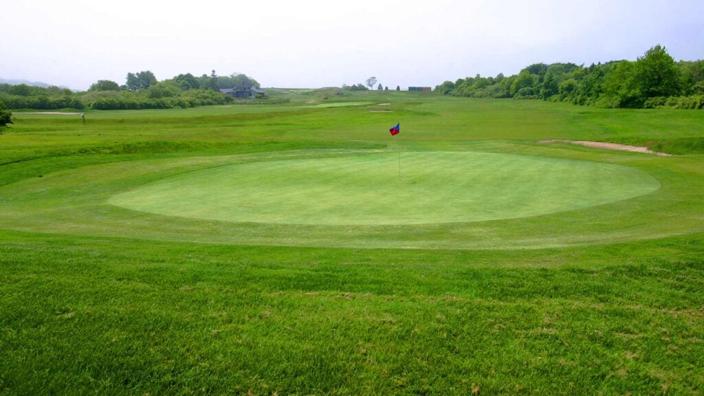 The 1st hole at Newport Country Club