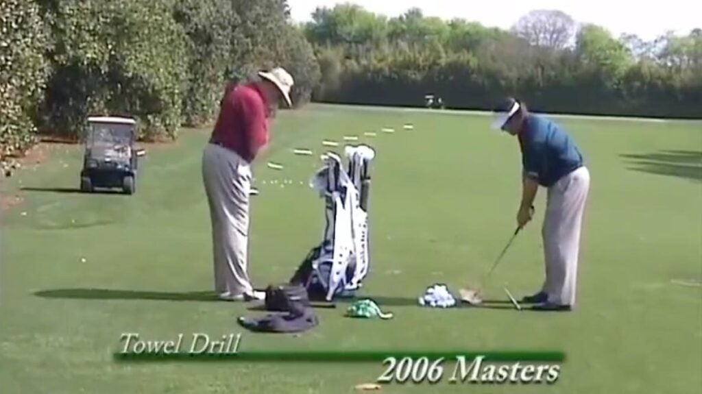 Phil Mickelson allegedly practicing the towel drill at the 2006 Masters with Dave Pelz looking on