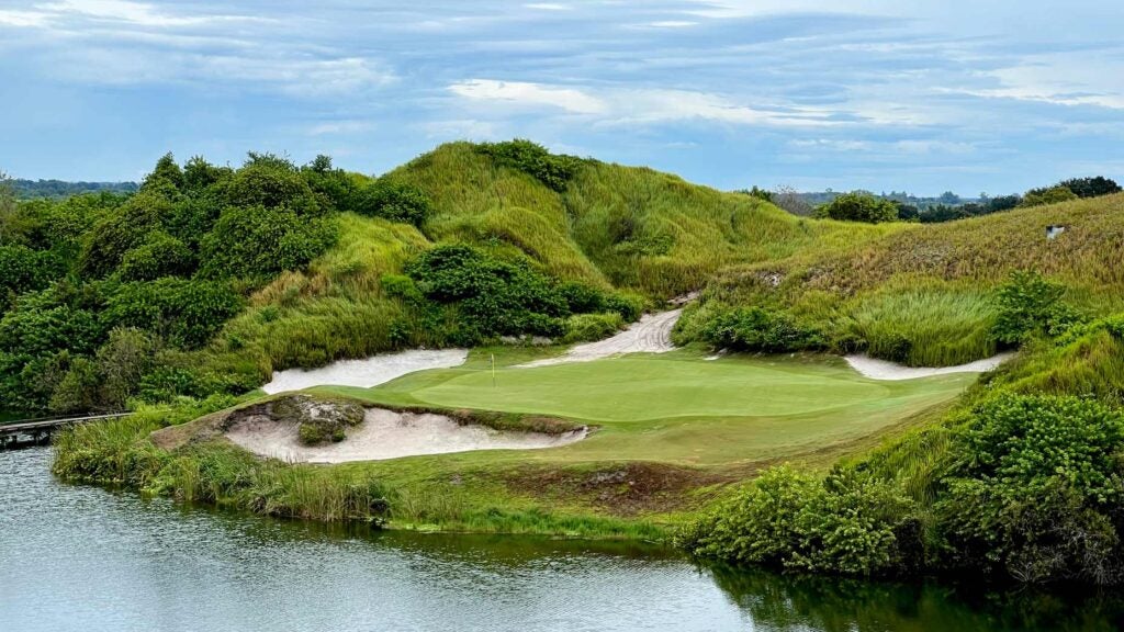 The par-3 7th at Streamsong Blue