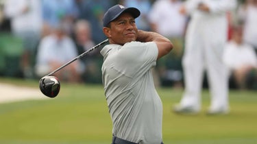 tiger woods swings driver Masters